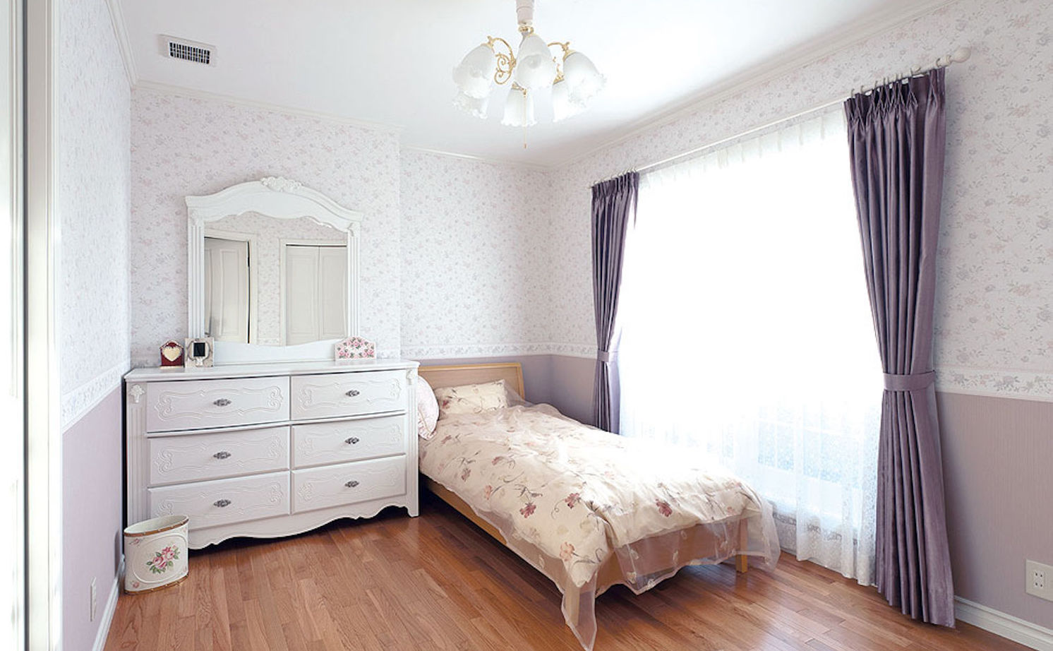 セルコホーム 【90坪台|間取り|事務所併用|ビルトインガレージ】27帖の広々ダイニングでゆったり寛ぐ、上質な住まいの建築実例画像11