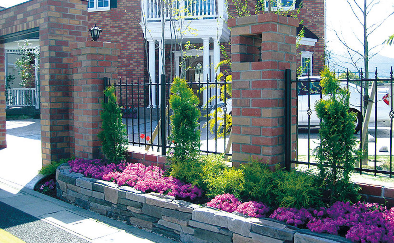 セルコホーム 【90坪台|間取り|事務所併用|ビルトインガレージ】27帖の広々ダイニングでゆったり寛ぐ、上質な住まいの建築実例画像13