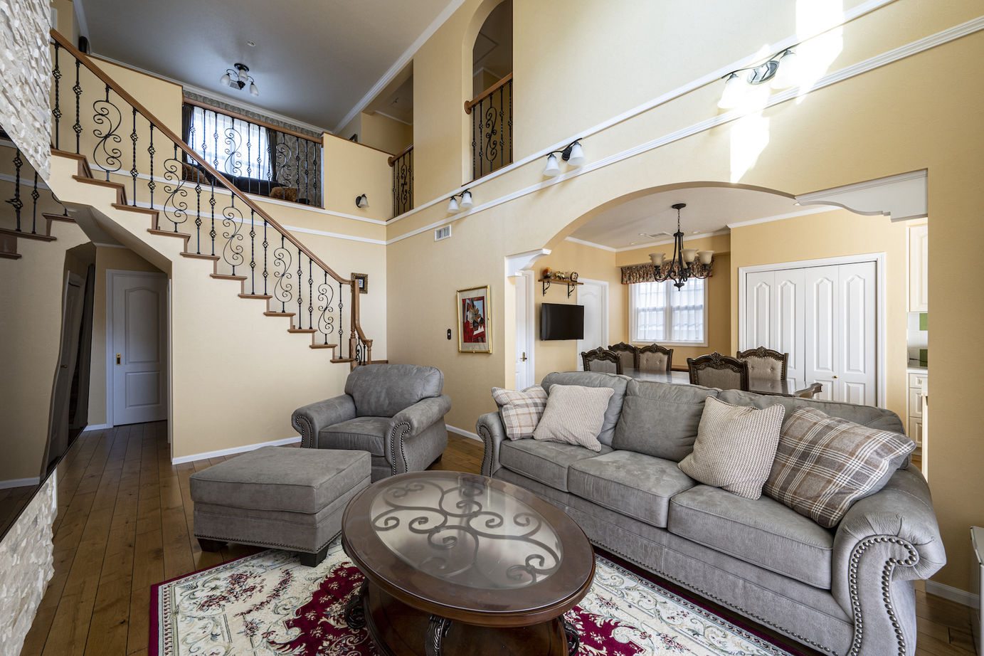 セルコホーム 【６mの吹抜け/ガレージ/パティオ/書斎/バリアフリー】こだわりのすべてを予算内で実現の建築実例画像1