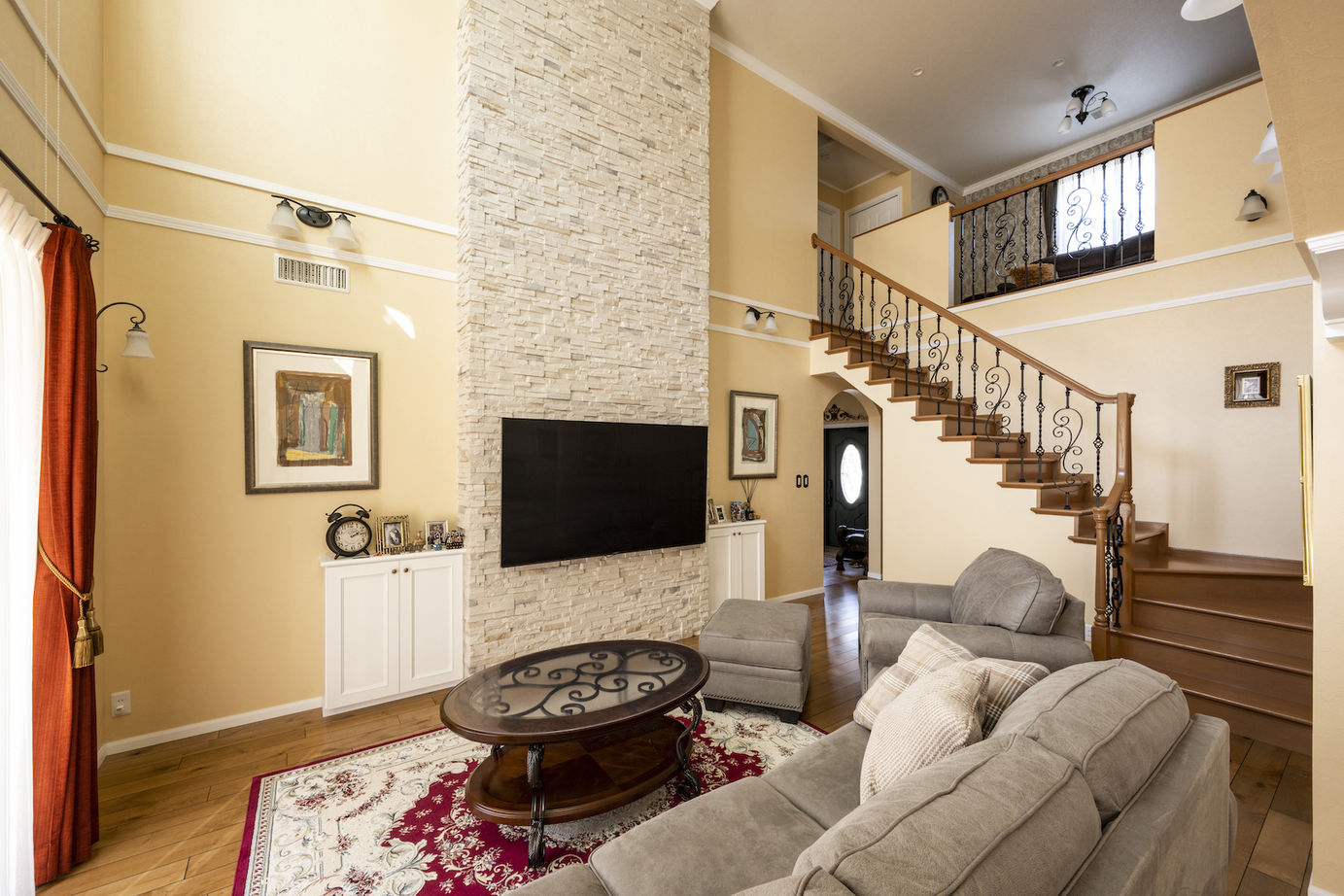 セルコホーム 【６mの吹抜け/ガレージ/パティオ/書斎/バリアフリー】こだわりのすべてを予算内で実現の建築実例画像4