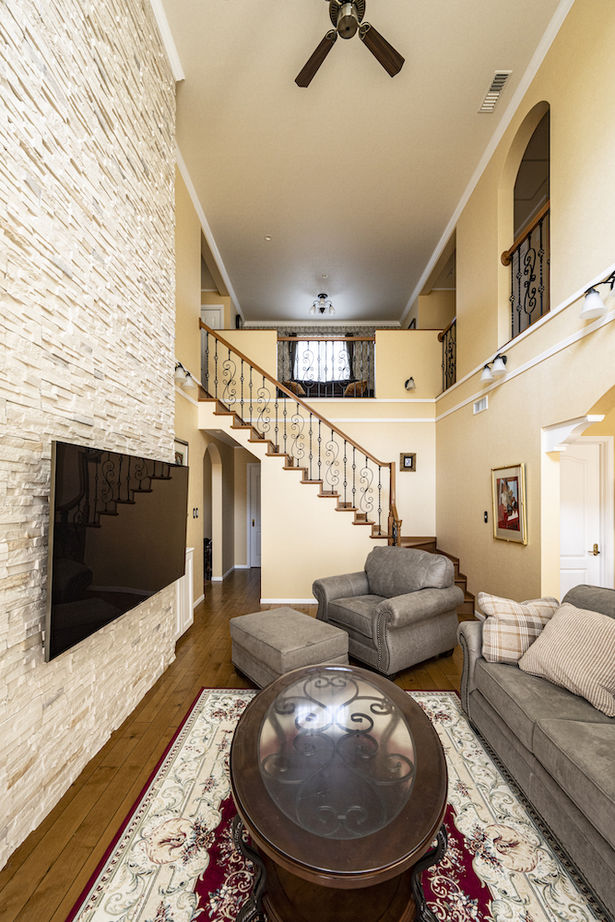 セルコホーム 【６mの吹抜け/ガレージ/パティオ/書斎/バリアフリー】こだわりのすべてを予算内で実現の建築実例画像5