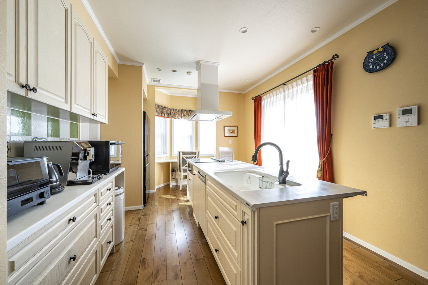 セルコホーム 【６mの吹抜け/ガレージ/パティオ/書斎/バリアフリー】こだわりのすべてを予算内で実現の建築実例画像8