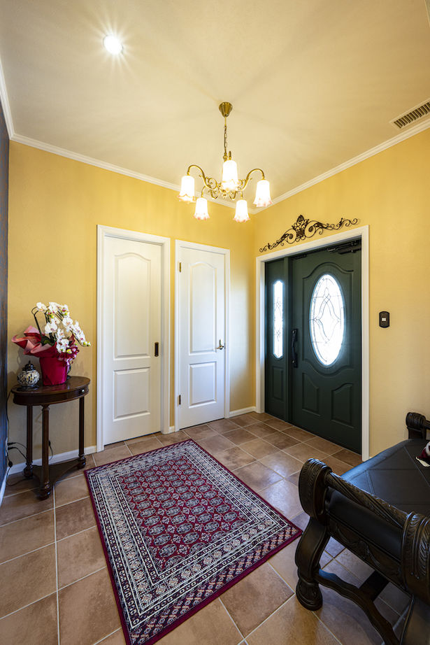 セルコホーム 【６mの吹抜け/ガレージ/パティオ/書斎/バリアフリー】こだわりのすべてを予算内で実現の建築実例画像9