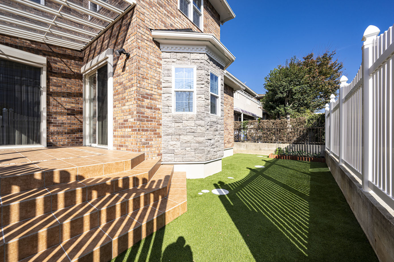 セルコホーム 【６mの吹抜け/ガレージ/パティオ/書斎/バリアフリー】こだわりのすべてを予算内で実現の建築実例画像12