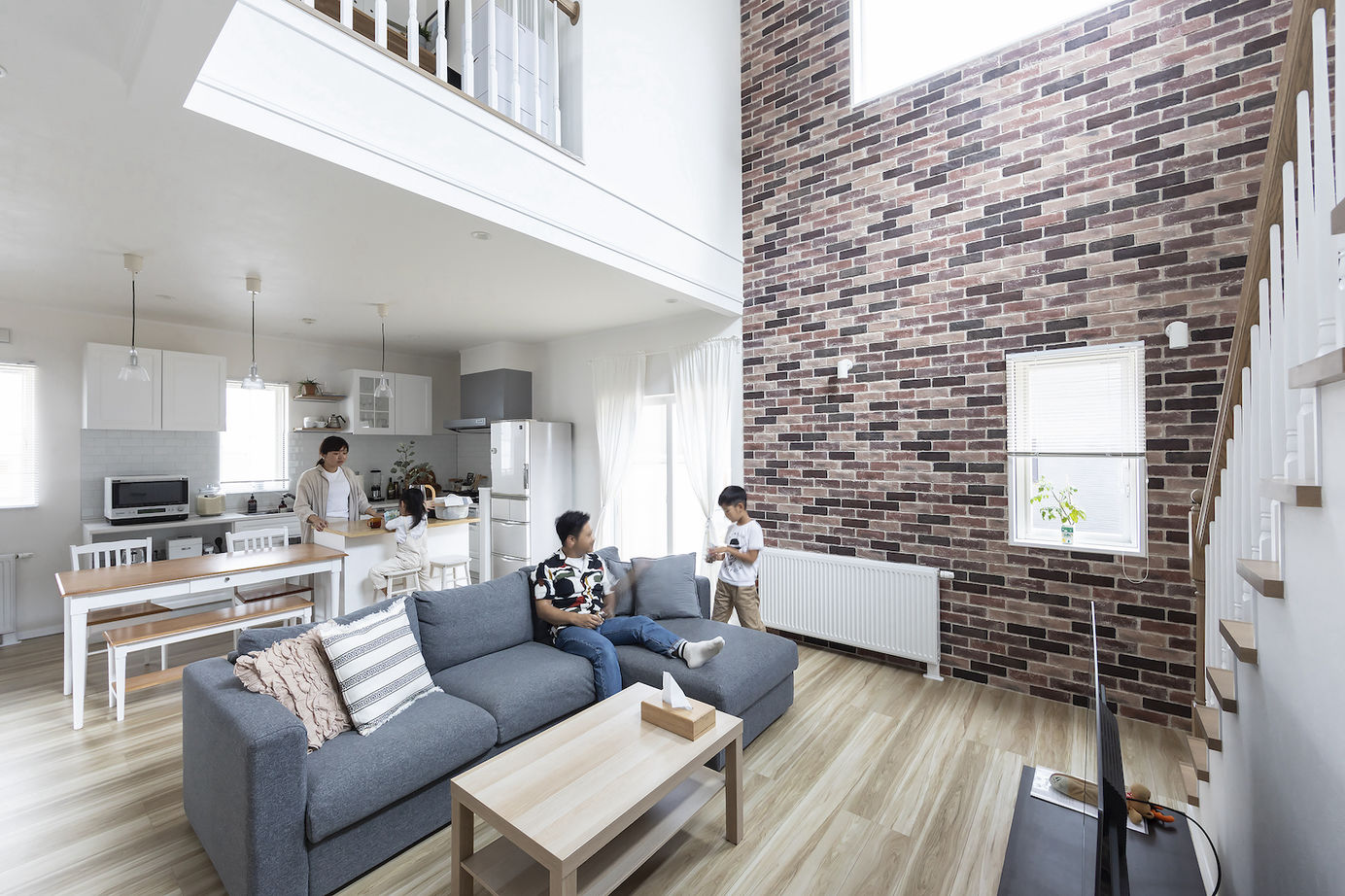 セルコホーム 【吹抜け/リビング階段】みんなが楽しく集えるデザイン、夏も冬も家中心地よくエコな暮らしの建築実例画像1