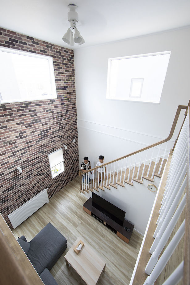 セルコホーム 【吹抜け/リビング階段】みんなが楽しく集えるデザイン、夏も冬も家中心地よくエコな暮らしの建築実例画像2