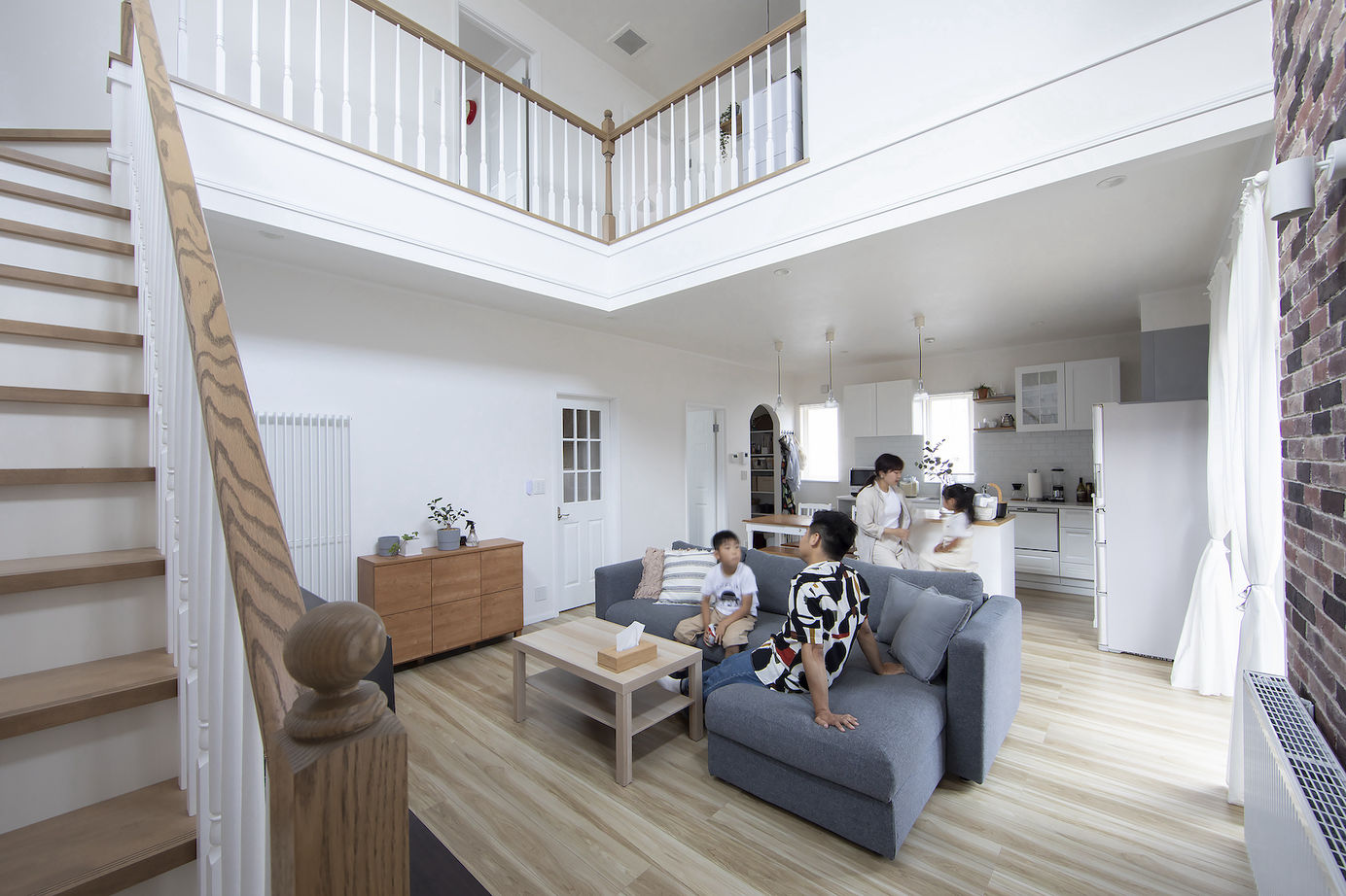 セルコホーム 【吹抜け/リビング階段】みんなが楽しく集えるデザイン、夏も冬も家中心地よくエコな暮らしの建築実例画像4