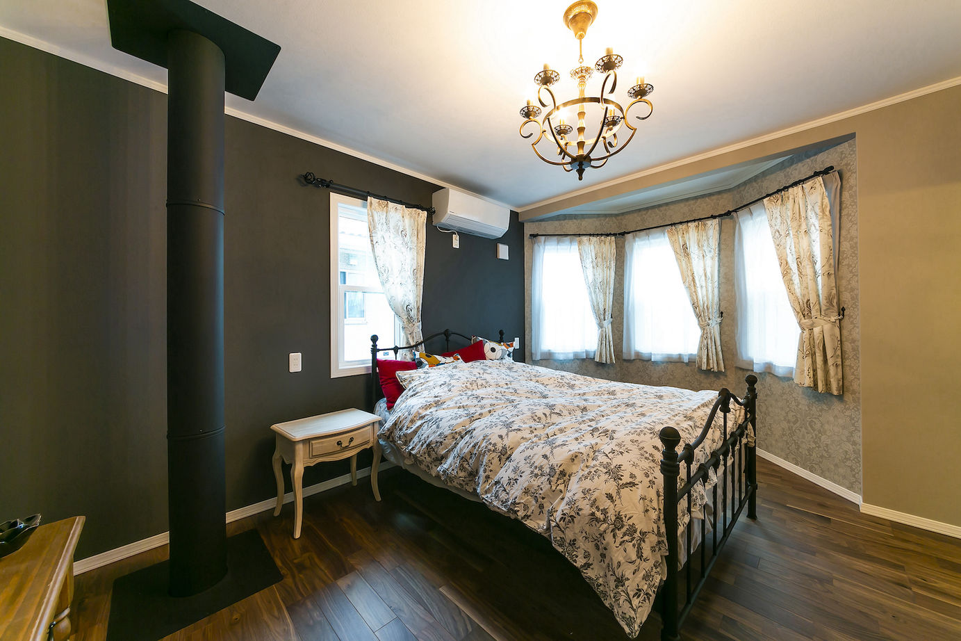 セルコホーム 【30坪台/薪ストーブ】英国テイストあふれるカナダ輸入住宅は眺めてうっとり、暮らして安心の建築実例画像3