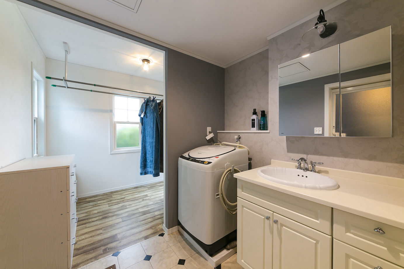 セルコホーム 【30坪台/薪ストーブ】英国テイストあふれるカナダ輸入住宅は眺めてうっとり、暮らして安心の建築実例画像5