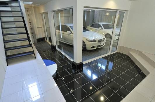 ポウハウス一級建築士事務所（ポラスグループ） 【狭小地/2階建て/2300万円/20坪台/間取り】愛車を1番カッコよく愛でられるこだわりのガレージハウスの建築実例画像2