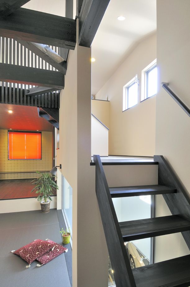 ポウハウス一級建築士事務所（ポラスグループ） 【狭小地/2階建て/2300万円/20坪台/間取り】愛車を1番カッコよく愛でられるこだわりのガレージハウスの建築実例画像9