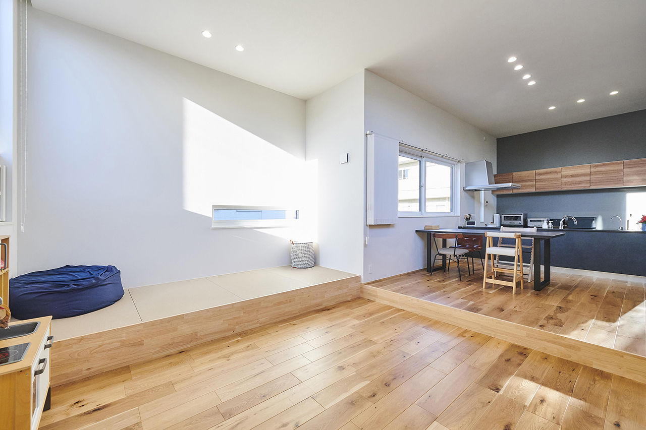 ポウハウス一級建築士事務所（ポラスグループ） 【2000万円台/土地27坪/間取り図有】3ｍもの天井高と2.5階のバルコニーで、明るく開放感あふれるLDKが誕生の建築実例画像4