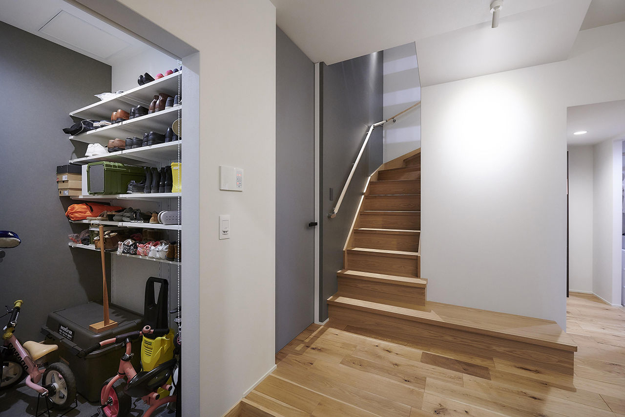 ポウハウス一級建築士事務所（ポラスグループ） 【2000万円台/土地27坪/間取り図有】3ｍもの天井高と2.5階のバルコニーで、明るく開放感あふれるLDKが誕生の建築実例画像9