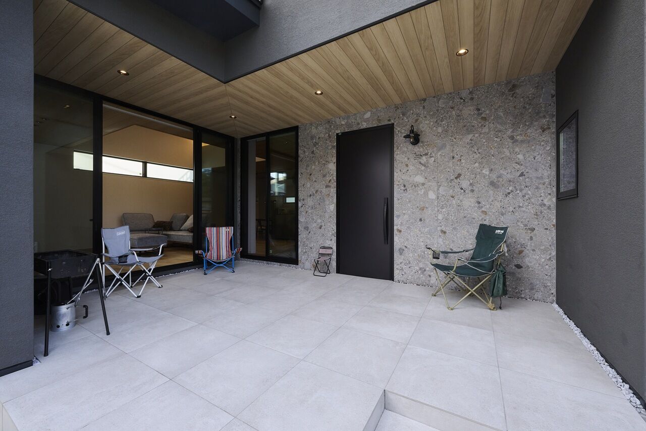 ポウハウス一級建築士事務所（ポラスグループ） 【3LDK/テラス/回遊動線】プライベートな中庭テラスと室内が緩やかにつながる平屋の住まいの建築実例画像3