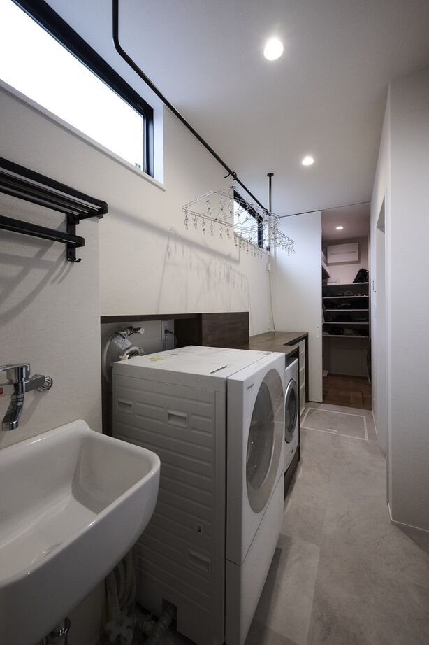 ポウハウス一級建築士事務所（ポラスグループ） 【3LDK/テラス/回遊動線】プライベートな中庭テラスと室内が緩やかにつながる平屋の住まいの建築実例画像7