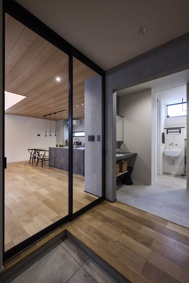 ポウハウス一級建築士事務所（ポラスグループ） 【3LDK/テラス/回遊動線】プライベートな中庭テラスと室内が緩やかにつながる平屋の住まいの建築実例画像8