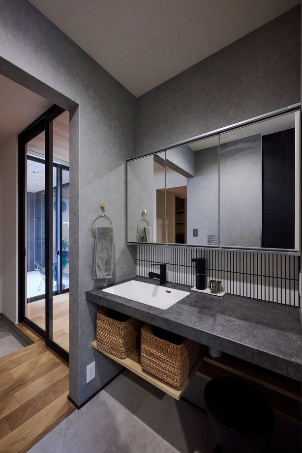 ポウハウス一級建築士事務所（ポラスグループ） 【3LDK/テラス/回遊動線】プライベートな中庭テラスと室内が緩やかにつながる平屋の住まいの建築実例画像9