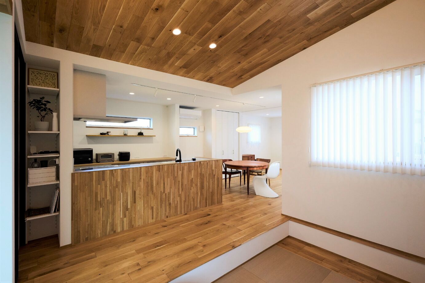 ポウハウス一級建築士事務所（ポラスグループ） 【ダウンフロアリビング/テラス/間取り図有】和の要素を取り入れた居心地のいい平屋の住まいの建築実例画像2