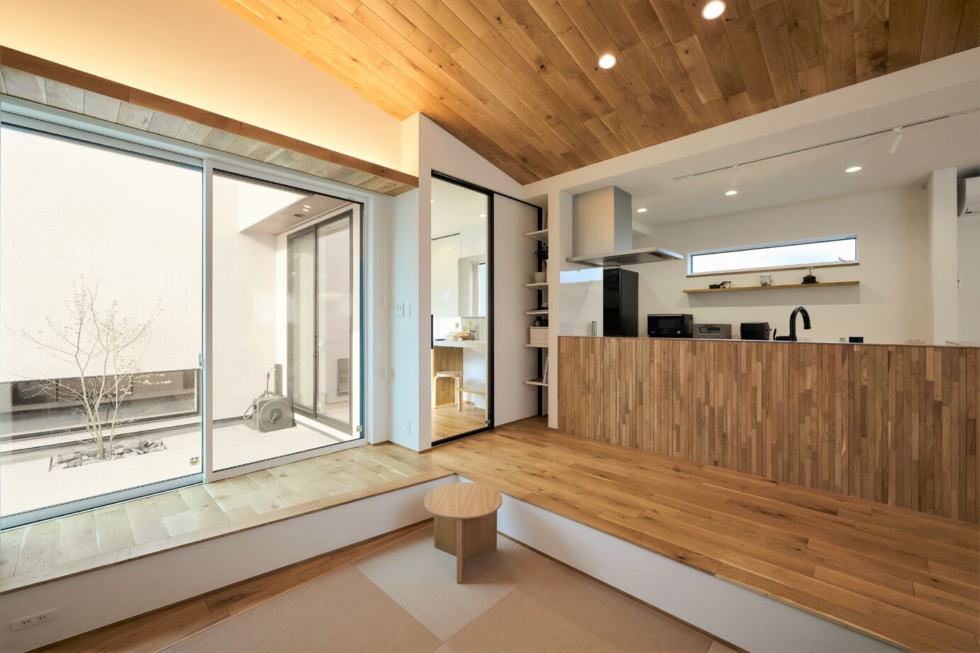 ポウハウス一級建築士事務所（ポラスグループ） 【ダウンフロアリビング/テラス/間取り図有】和の要素を取り入れた居心地のいい平屋の住まいの建築実例画像3