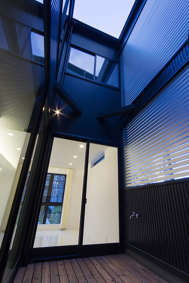 モレスの家 [兵庫県西宮市×狭小]敷地22坪・間口4.5ｍの狭小地でも、この開放感　４人家族が広々と暮らす家の建築実例画像2