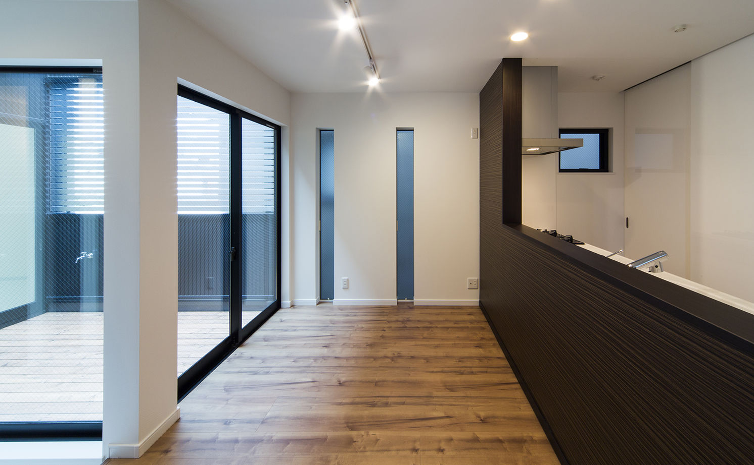 モレスの家 [兵庫県西宮市×狭小]敷地22坪・間口4.5ｍの狭小地でも、この開放感　４人家族が広々と暮らす家の建築実例画像4