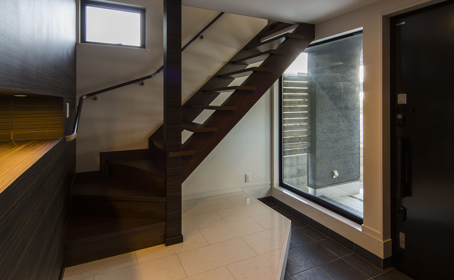 モレスの家 [兵庫県西宮市×狭小]敷地22坪・間口4.5ｍの狭小地でも、この開放感　４人家族が広々と暮らす家の建築実例画像6