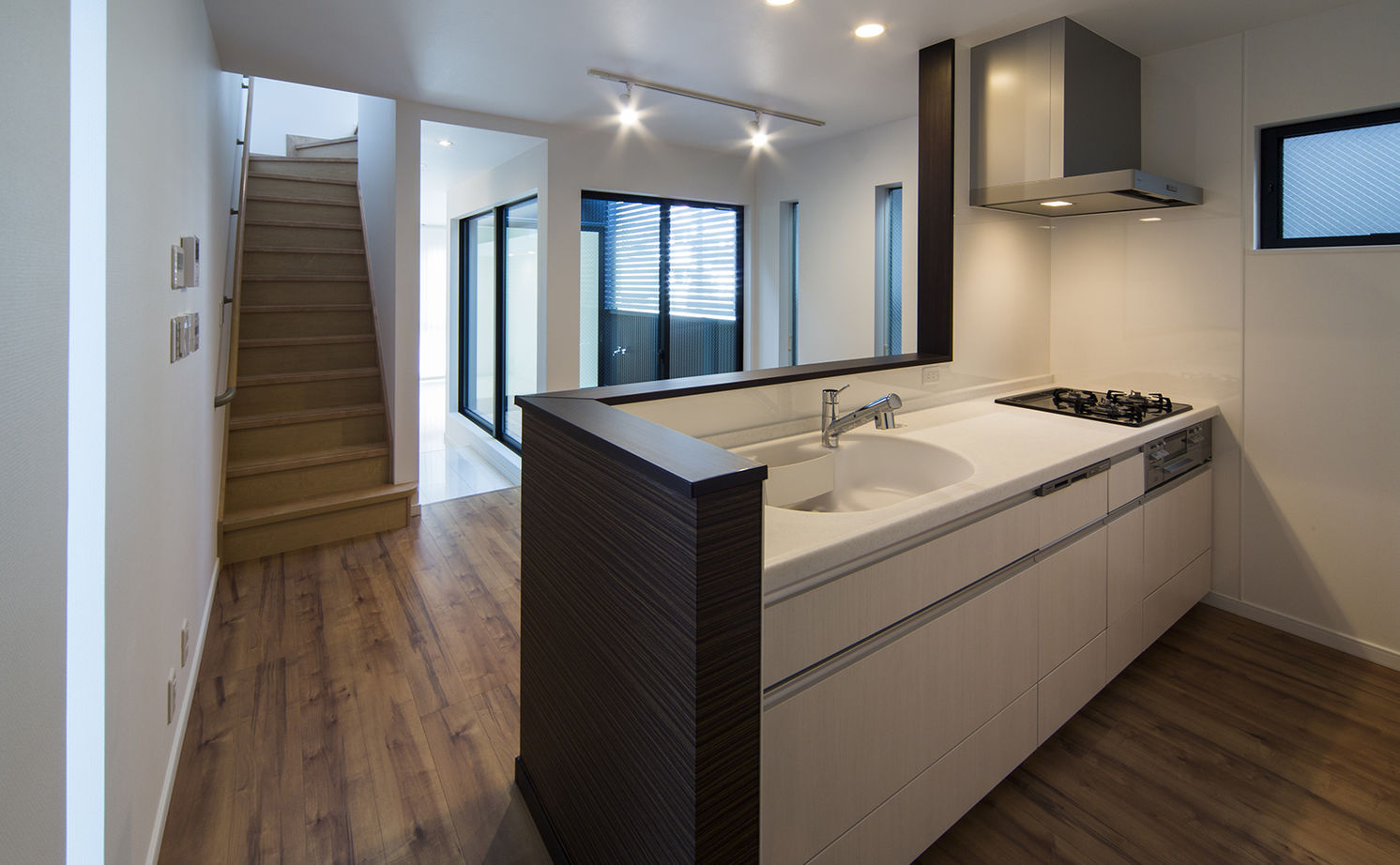 モレスの家 [兵庫県西宮市×狭小]敷地22坪・間口4.5ｍの狭小地でも、この開放感　４人家族が広々と暮らす家の建築実例画像12