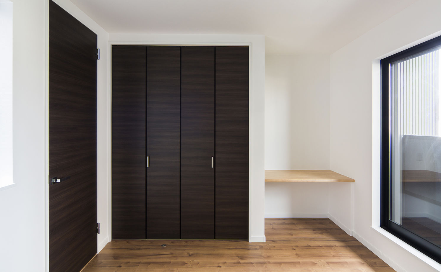 モレスの家 [兵庫県西宮市×狭小]敷地22坪・間口4.5ｍの狭小地でも、この開放感　４人家族が広々と暮らす家の建築実例画像17