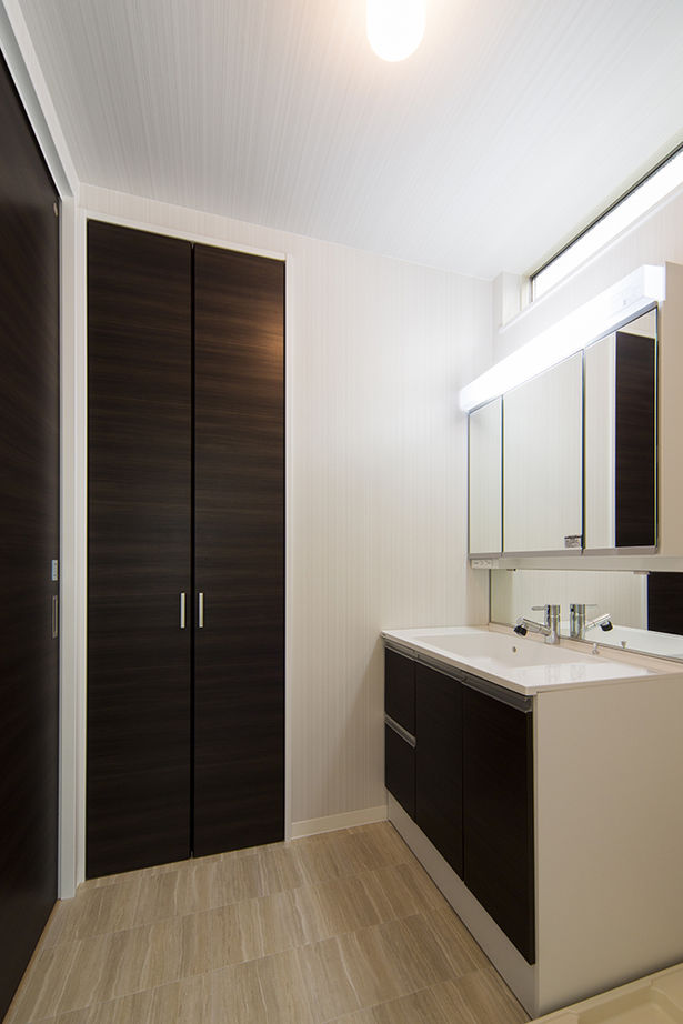 モレスの家 [兵庫県西宮市×狭小]敷地22坪・間口4.5ｍの狭小地でも、この開放感　４人家族が広々と暮らす家の建築実例画像20