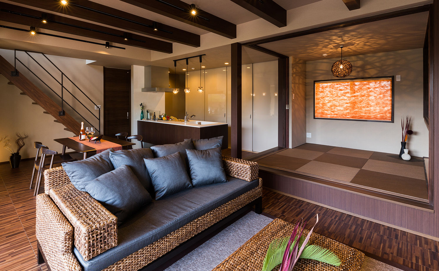 モレスの家 [芦屋×ホテルライク]南国・バリ島をコンセプトに リビングとウッドデッキがひと続きになったリゾートハウスの建築実例画像4