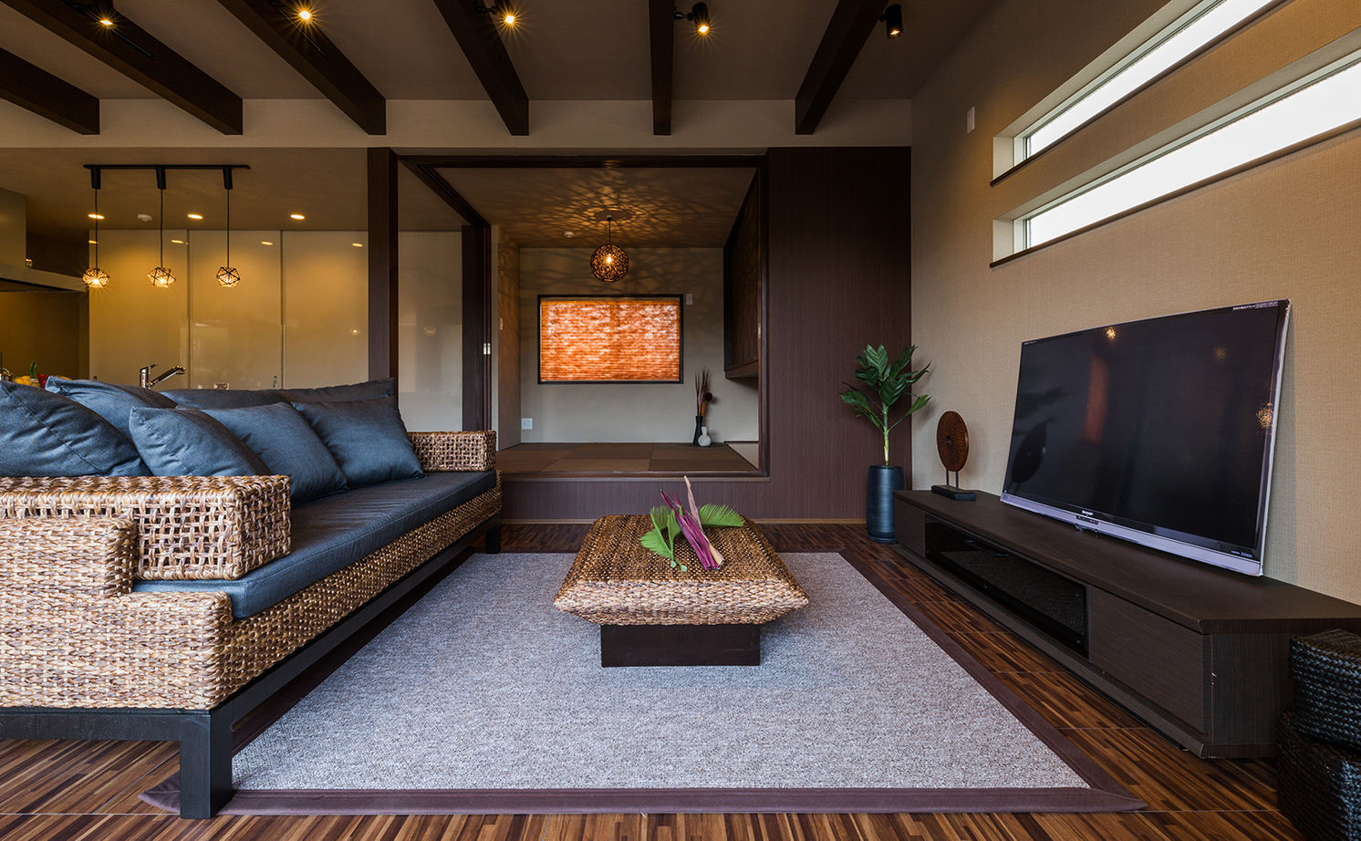 モレスの家 [芦屋×ホテルライク]南国・バリ島をコンセプトに リビングとウッドデッキがひと続きになったリゾートハウスの建築実例画像6