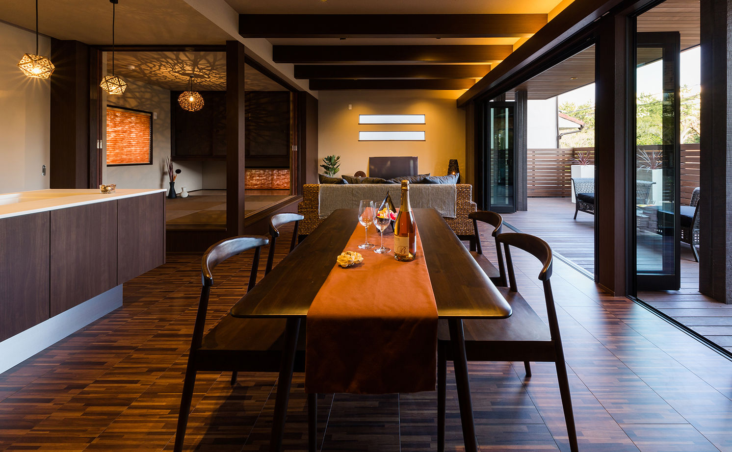 モレスの家 [芦屋×ホテルライク]南国・バリ島をコンセプトに リビングとウッドデッキがひと続きになったリゾートハウスの建築実例画像11