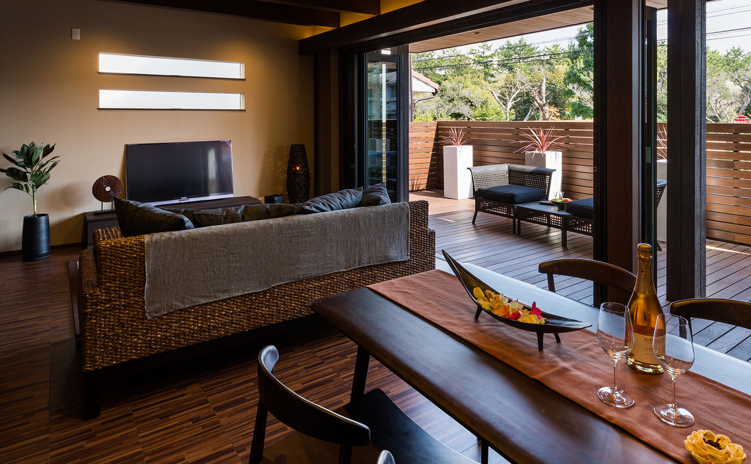 モレスの家 [芦屋×ホテルライク]南国・バリ島をコンセプトに リビングとウッドデッキがひと続きになったリゾートハウスの建築実例画像12