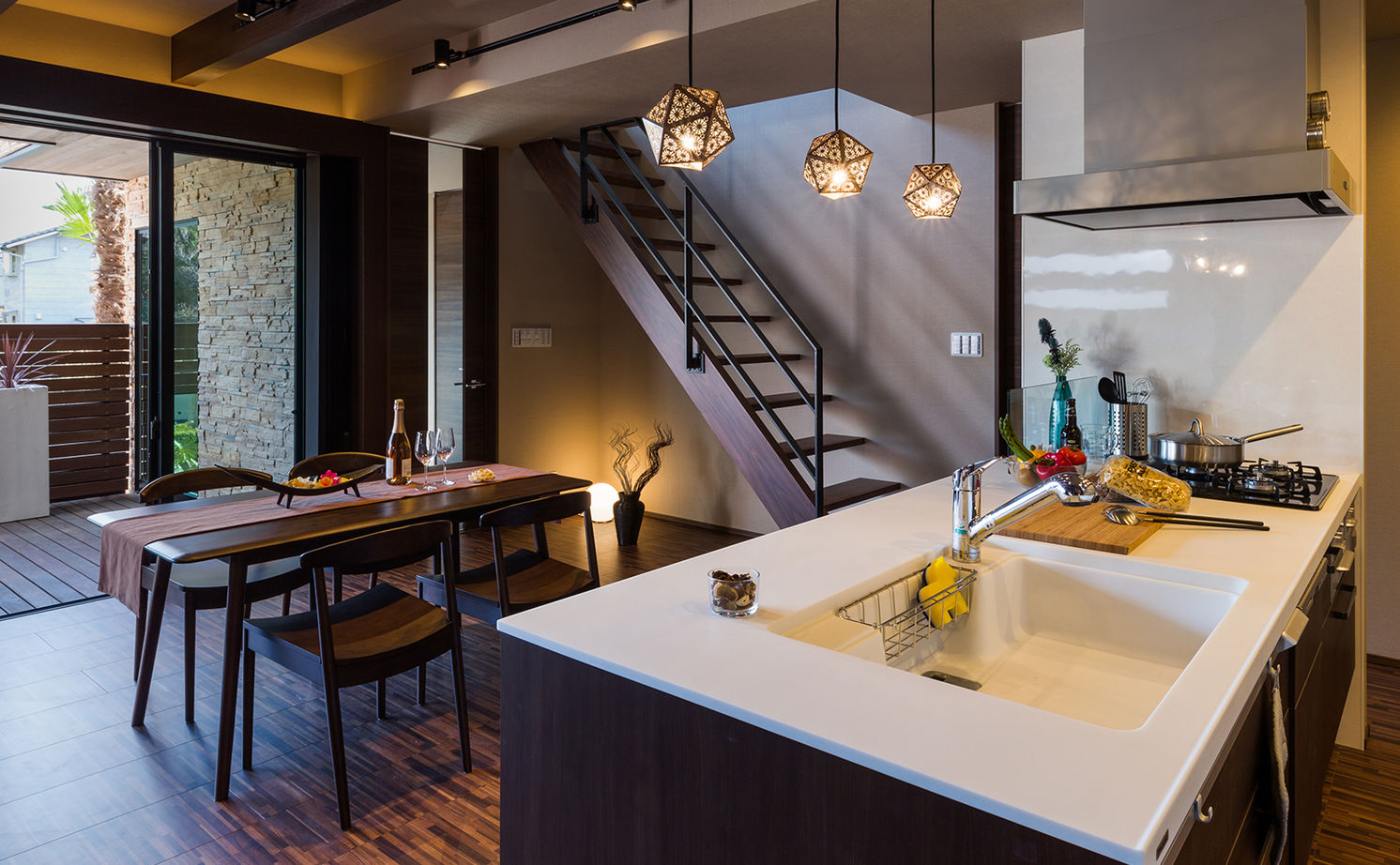 モレスの家 [芦屋×ホテルライク]南国・バリ島をコンセプトに リビングとウッドデッキがひと続きになったリゾートハウスの建築実例画像13