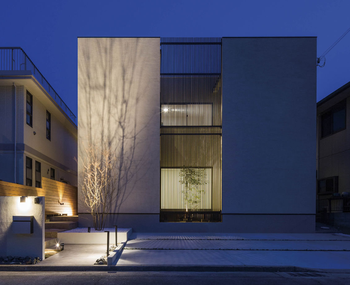 モレスの家 ［兵庫県芦屋市×シンプルモダン］光、風、緑が彩る豊かな暮らし　開放感あふれる中庭のある家の建築実例画像1