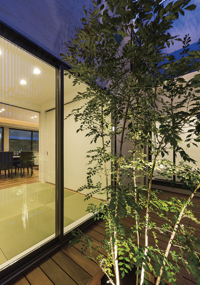 モレスの家 ［兵庫県芦屋市×シンプルモダン］光、風、緑が彩る豊かな暮らし　開放感あふれる中庭のある家の建築実例画像2