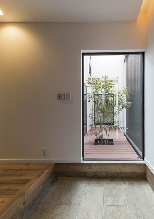 モレスの家 ［兵庫県芦屋市×シンプルモダン］光、風、緑が彩る豊かな暮らし　開放感あふれる中庭のある家の建築実例画像3