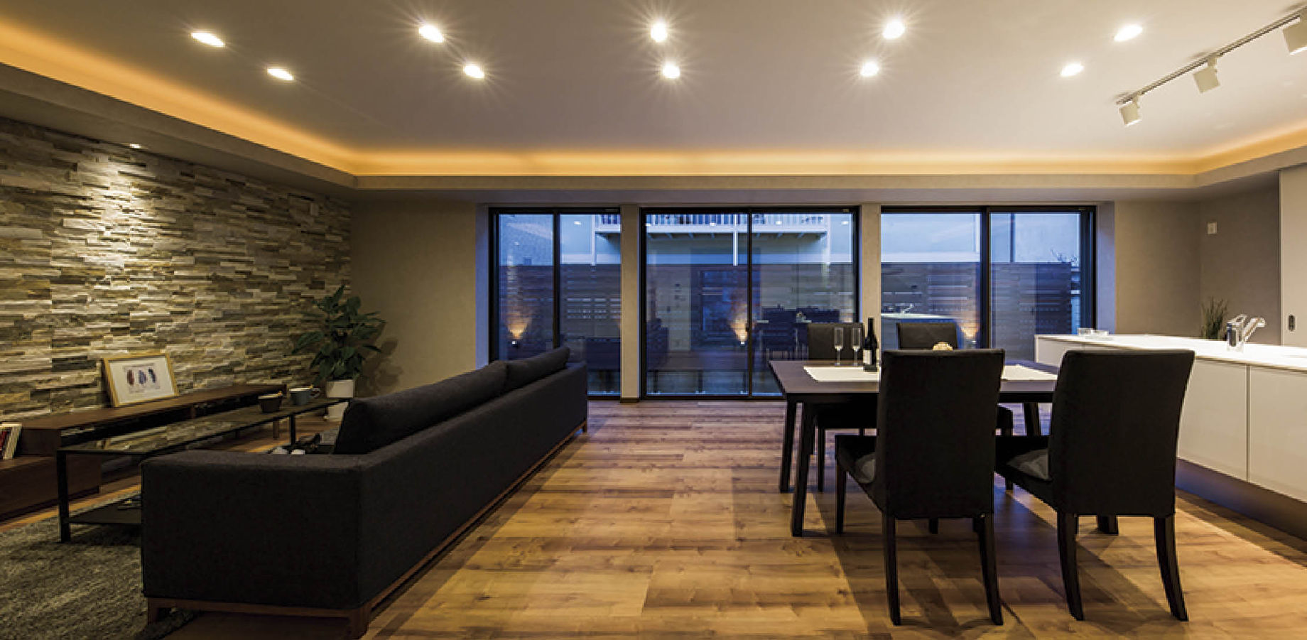 モレスの家 ［兵庫県芦屋市×シンプルモダン］光、風、緑が彩る豊かな暮らし　開放感あふれる中庭のある家の建築実例画像4