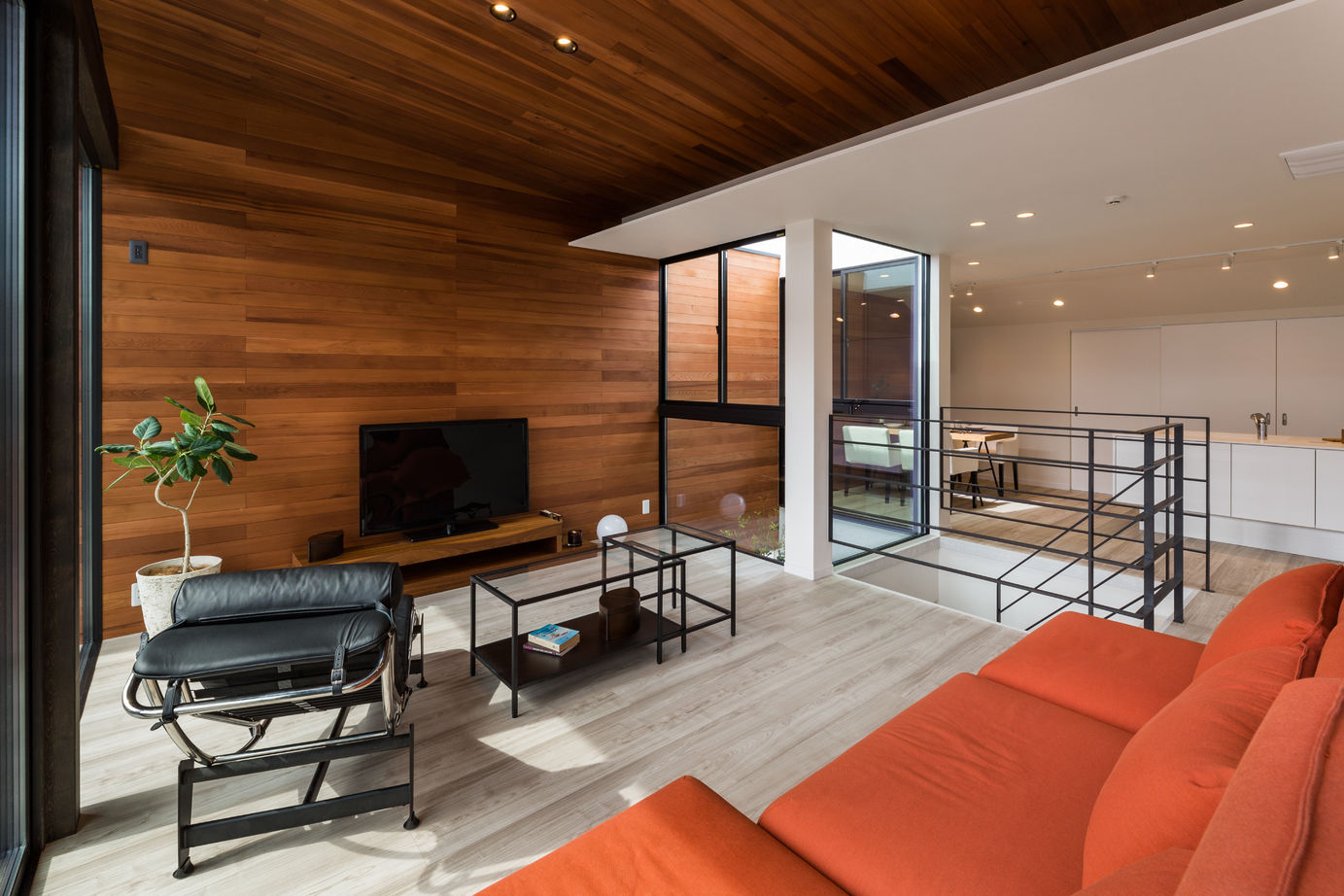 モレスの家 ［大阪府吹田市×2階リビング］住まいの真ん中に光のトンネル。開放感・ライトコートのある家の建築実例画像2