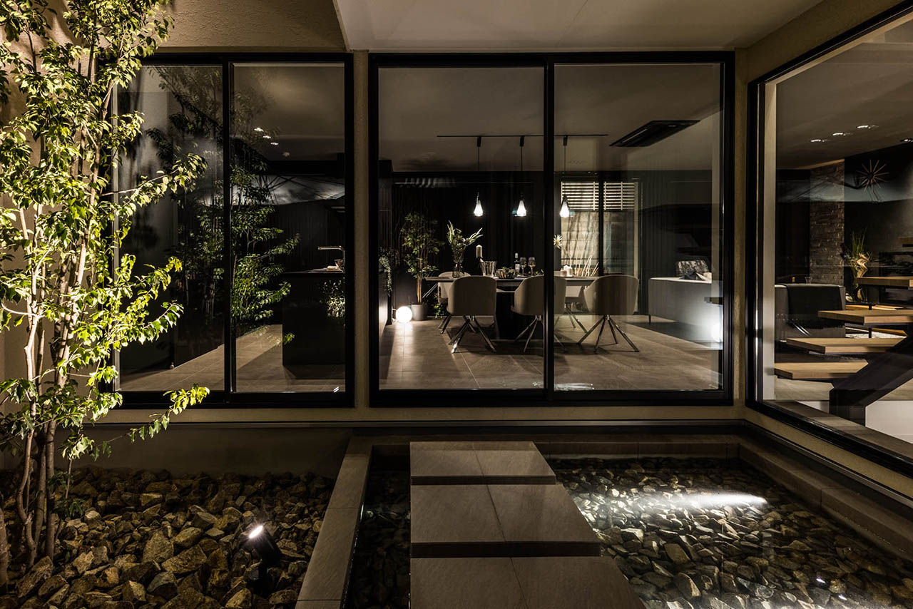 モレスの家 ［芦屋市×4000万円台］水面が揺らぎ、きらめく。リゾート感覚あふれる水盤のある家の建築実例画像2