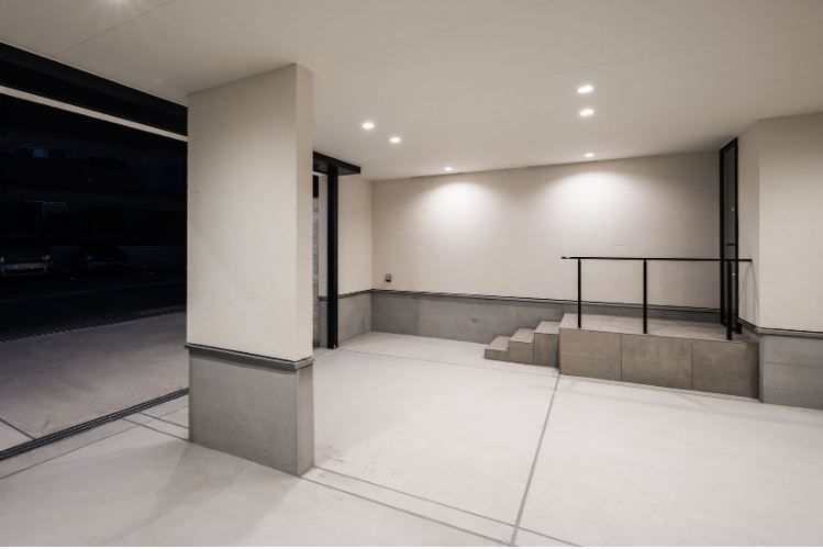 モレスの家 【芦屋市×こだわりデザイン】エタノール暖炉が空間をより引き立てる”アウトサイドリビングのある家”の建築実例画像3