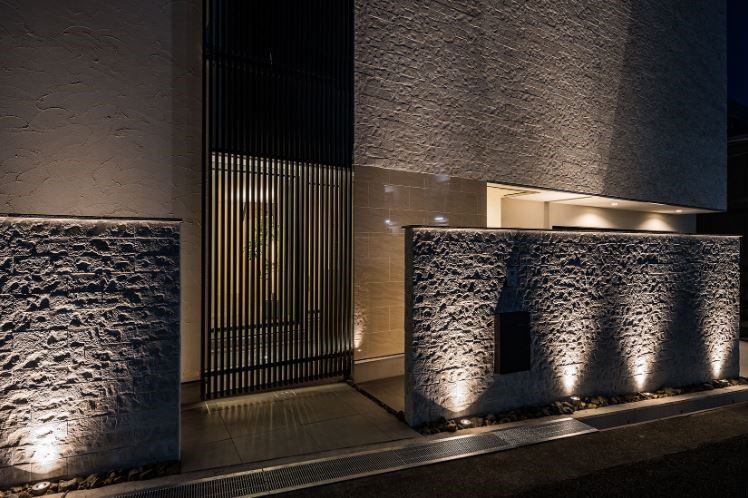 モレスの家 【芦屋市×こだわりデザイン】エタノール暖炉が空間をより引き立てる”アウトサイドリビングのある家”の建築実例画像4