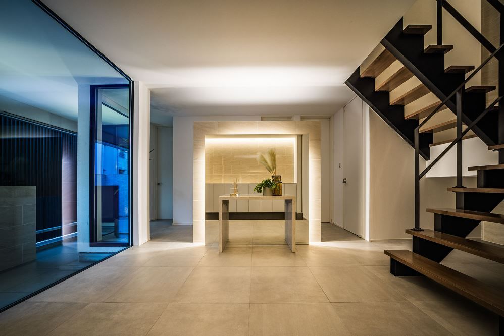 モレスの家 【芦屋市×こだわりデザイン】エタノール暖炉が空間をより引き立てる”アウトサイドリビングのある家”の建築実例画像7