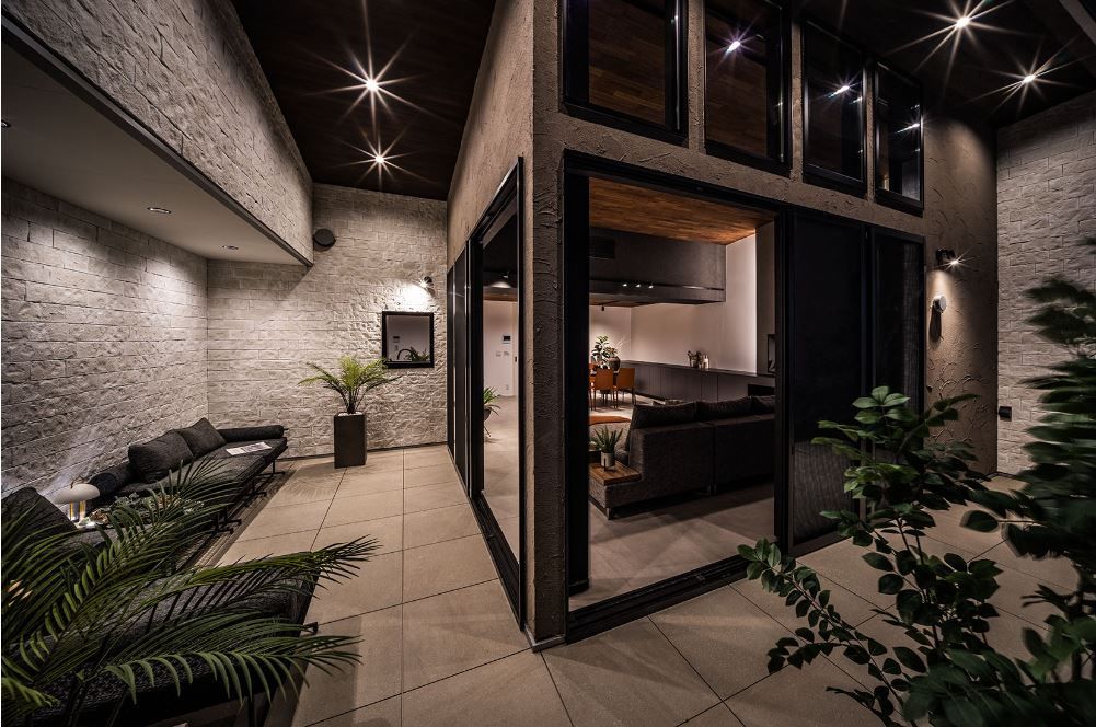 モレスの家 【芦屋市×こだわりデザイン】エタノール暖炉が空間をより引き立てる”アウトサイドリビングのある家”の建築実例画像16