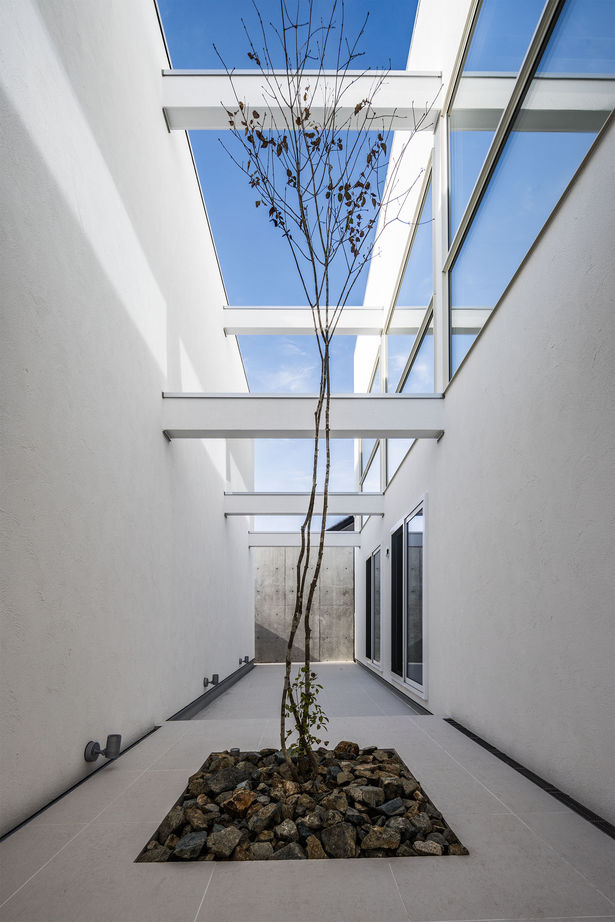 モレスの家 【芦屋市×４０００万円台～】”閉じながら開く”こだわりを叶えつつも住みやすさも兼ね備えた”白い家”の建築実例画像4