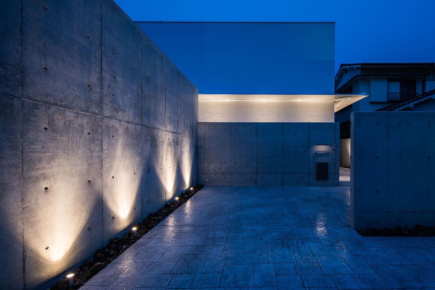 モレスの家 【芦屋市×４０００万円台～】”閉じながら開く”こだわりを叶えつつも住みやすさも兼ね備えた”白い家”の建築実例画像5