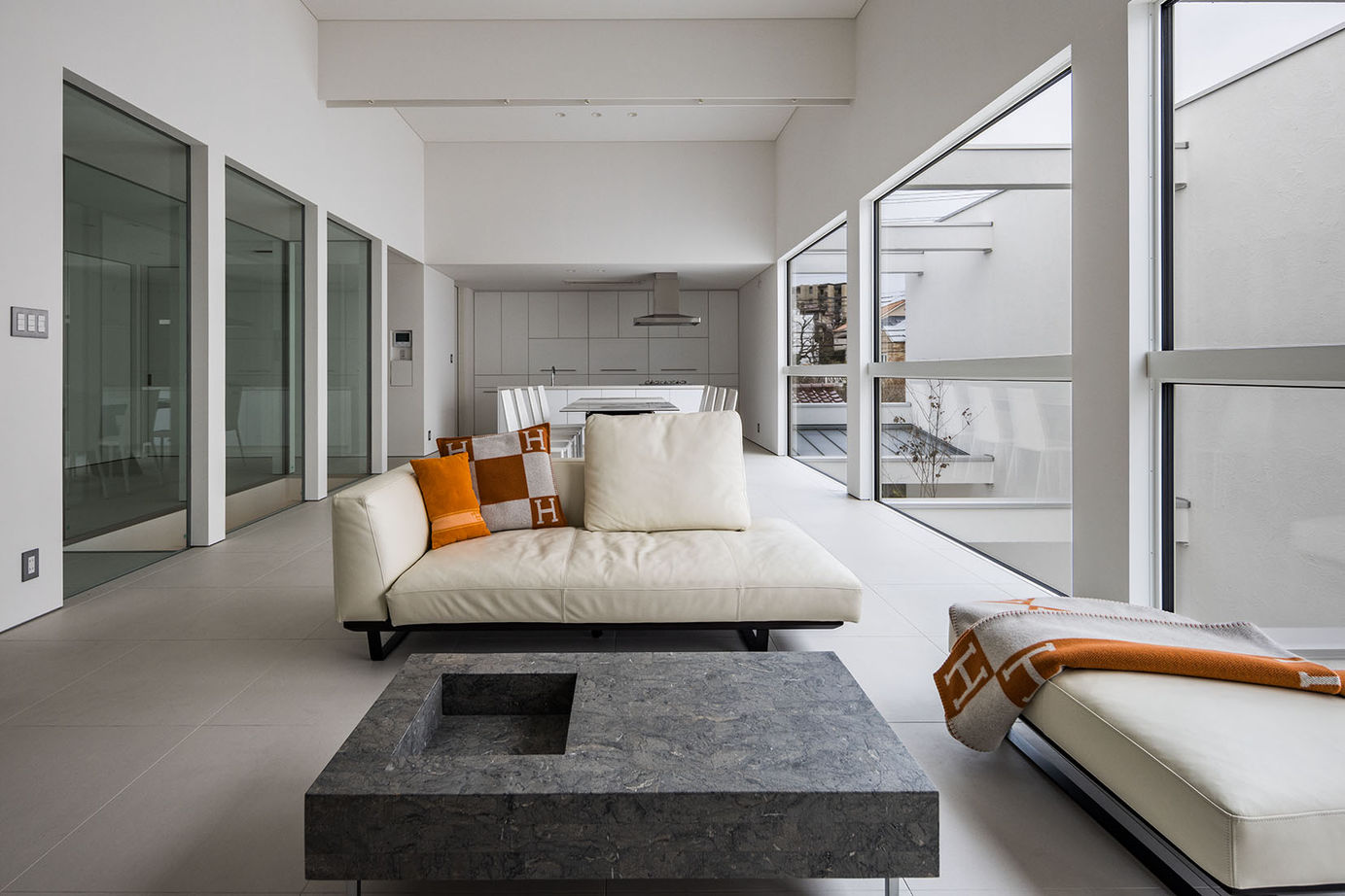 モレスの家 【芦屋市×４０００万円台～】”閉じながら開く”こだわりを叶えつつも住みやすさも兼ね備えた”白い家”の建築実例画像6