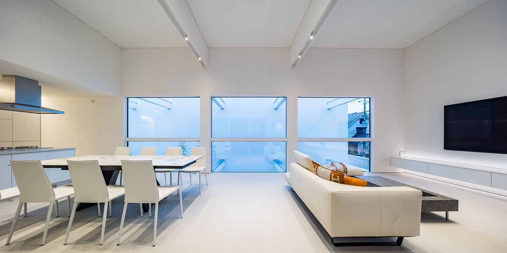 モレスの家 【芦屋市×４０００万円台～】”閉じながら開く”こだわりを叶えつつも住みやすさも兼ね備えた”白い家”の建築実例画像8