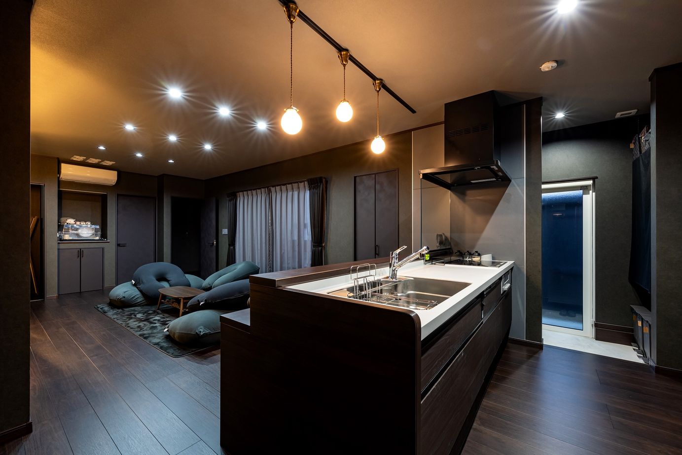 石井工務店 きもちいいと暮らしやすいを両立するモダンな平屋の建築実例画像3