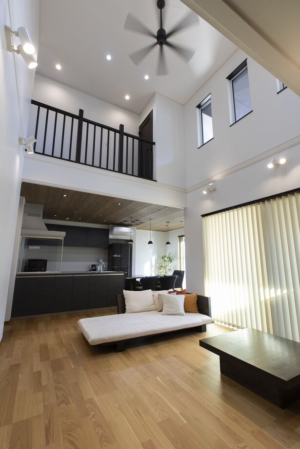 石井工務店 南国リゾートをイメージした吹き抜けリビングのある家の建築実例画像1